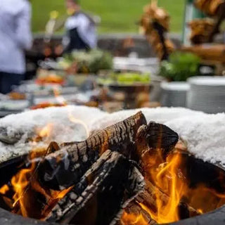 How to Host the Perfect Outdoor Dinner Party Around a Fire Pit Table?