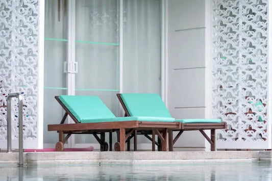 Adjustable Chaise Lounges vs. Traditional Lawn Chairs: Which One Wins for Comfort?