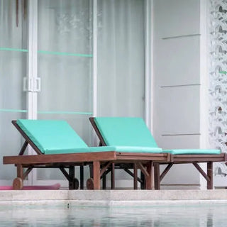 Adjustable Chaise Lounges vs. Traditional Lawn Chairs: Which One Wins for Comfort?